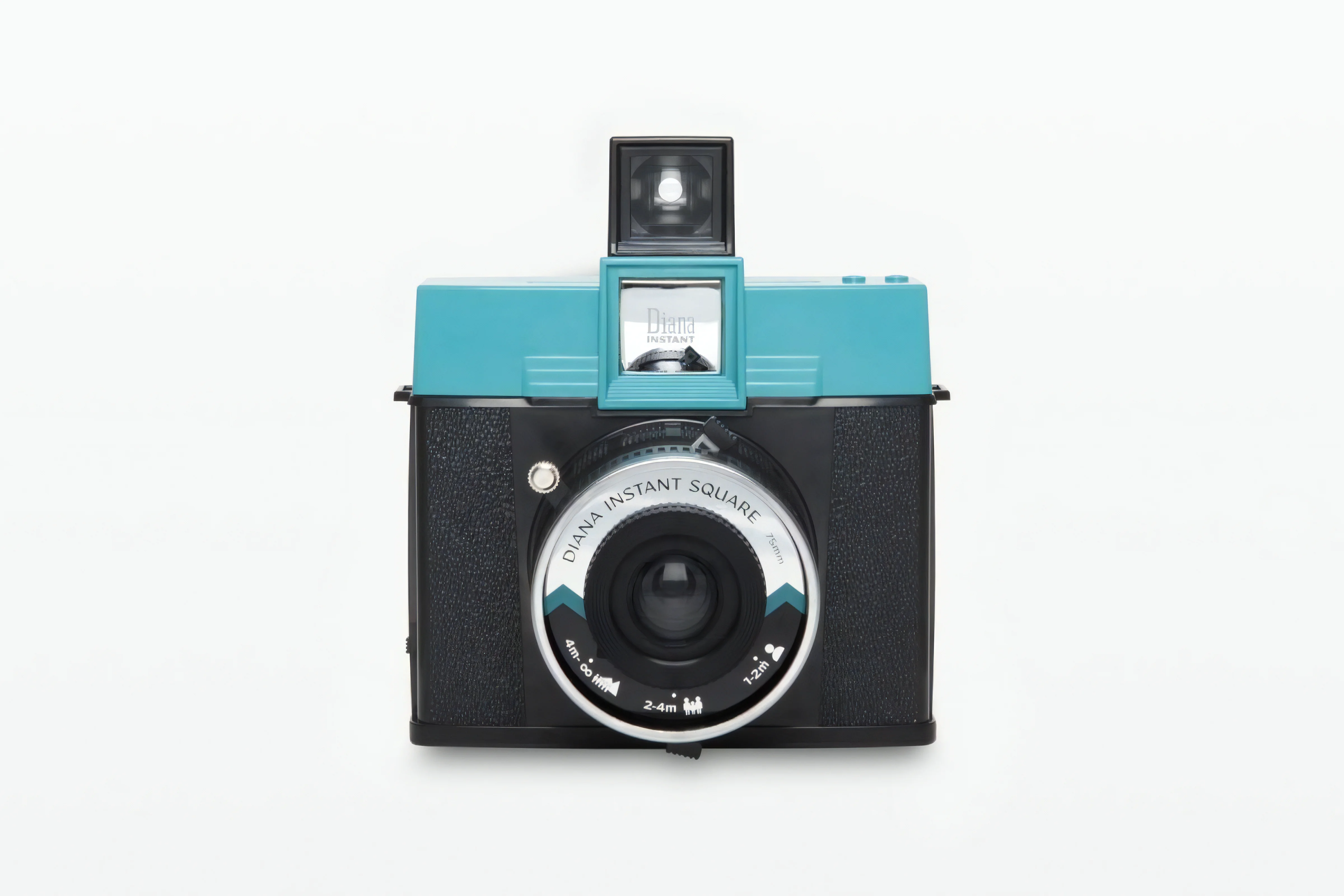 Lomography Diana Instant Square vs Polaroid Now